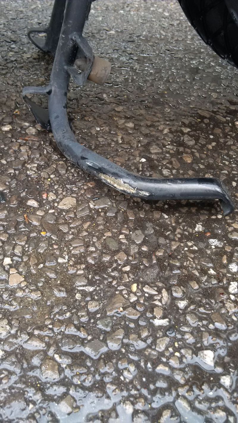 Modern Vespa : Dropped my vespa in the rain tonight...