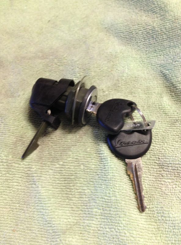Modern Vespa : GTS top box lock bolt sheared