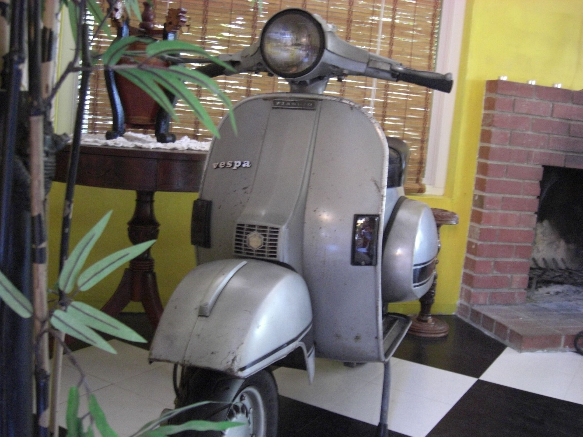 Better light, but a bit more reddish than irl