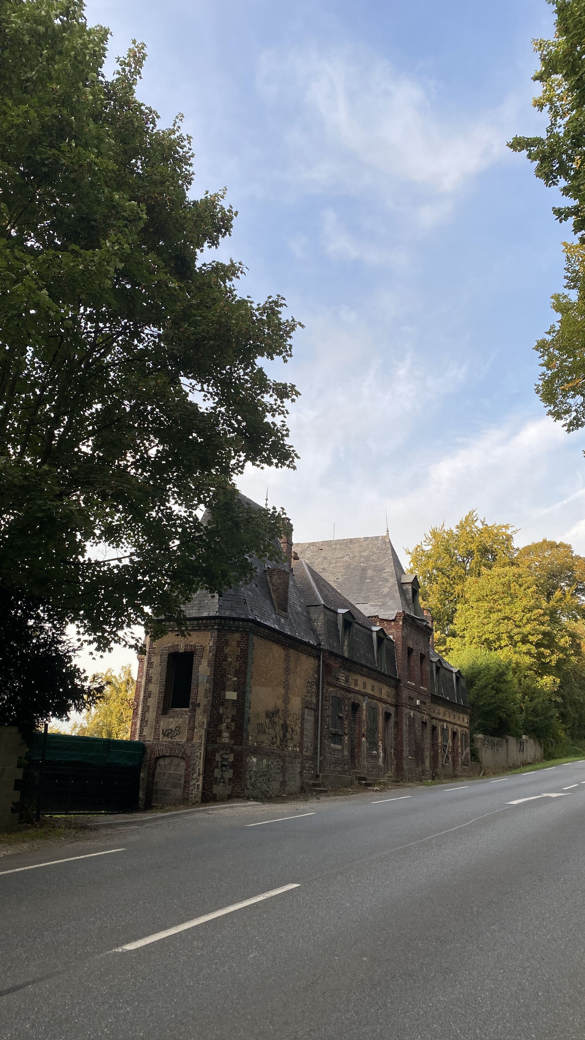 XIXth century building, probably abandoned when someone decided to build a highway right in front of the door