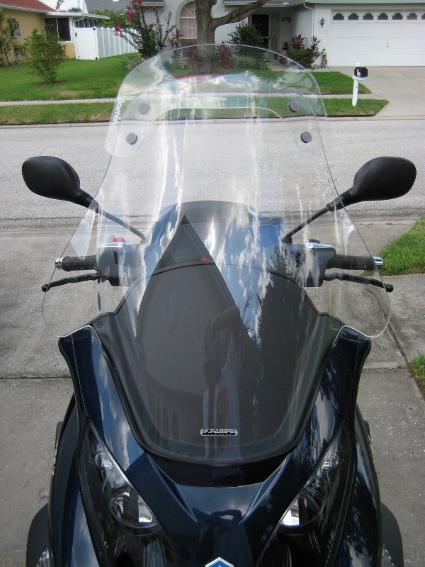 Modern Vespa MP3 250 How to Remove/Replace Windscreen Instructions