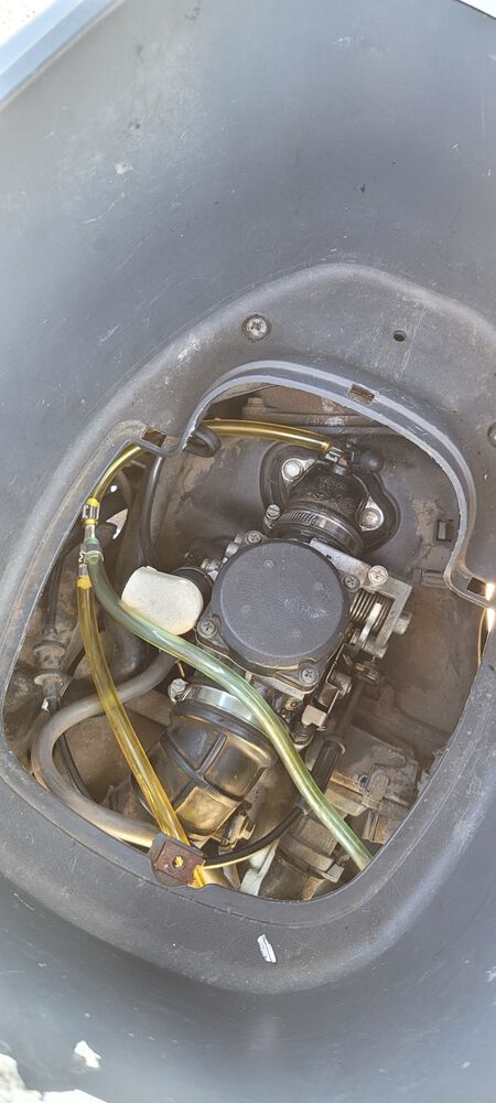 Carburator area, yellow lines are brand new going to fuel tap, blue line is definitely newer than 2006 and still very clean and pliable, going to SAS vacuum port. Top is manifold going to engine, bottom is coming from airbox
