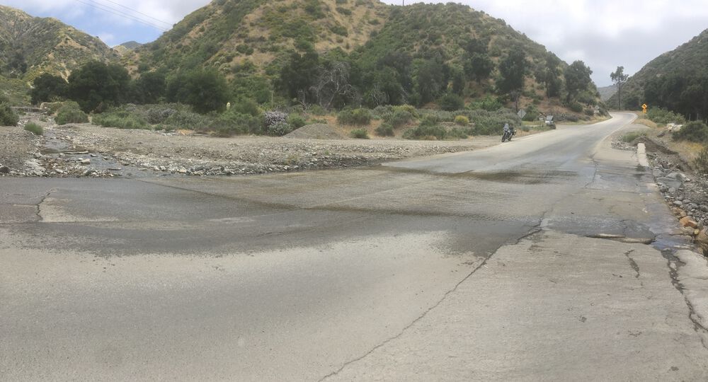 Modern Vespa : Rider, meet road: A (nother) tankslapper tale