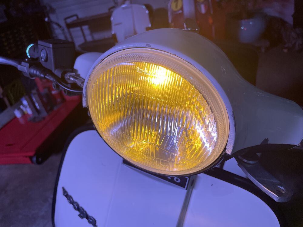 Amber Pilot bulb. Turns on with key in run & park. Also gives a slight amber glow while the main headlight is on.
