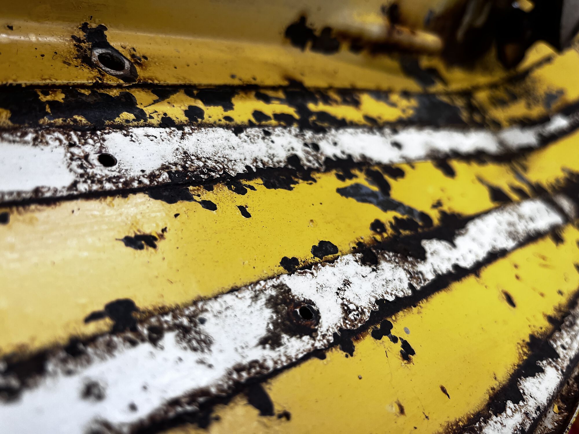 Up close view of floorboard on right side.