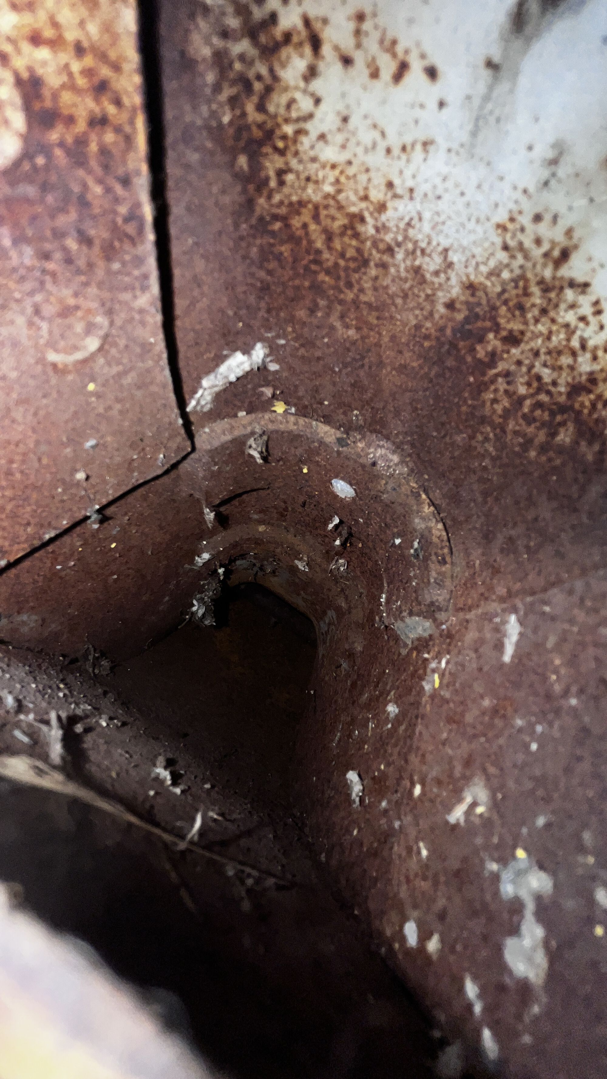Surface rust inside frame, looking down from horncast toward floor. You can see the back side of the 2 aluminum screws.