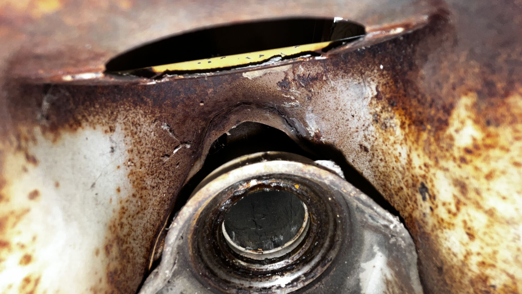 Surface rust inside tunnel, under the horncast. Nothing terrible at all.