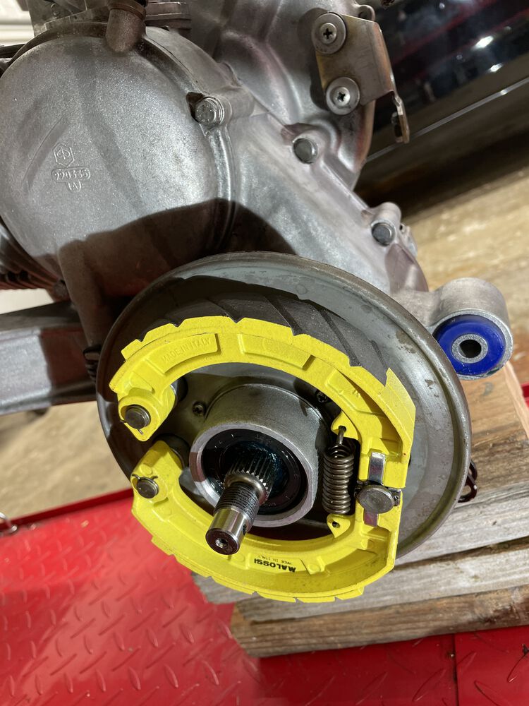 New Malossi race pads. I added grooves for dust evacuation.