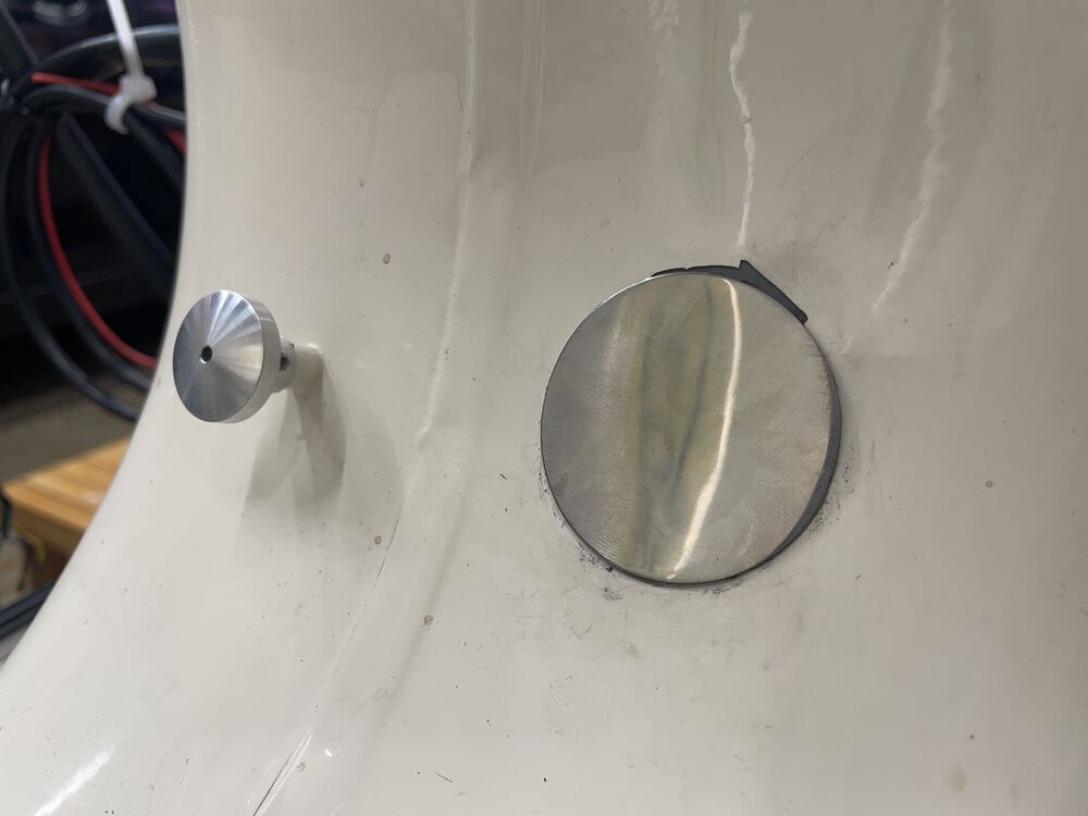 New INOX cover for the oil sight glass hole, as I'm using premix; and CNC choke knob
