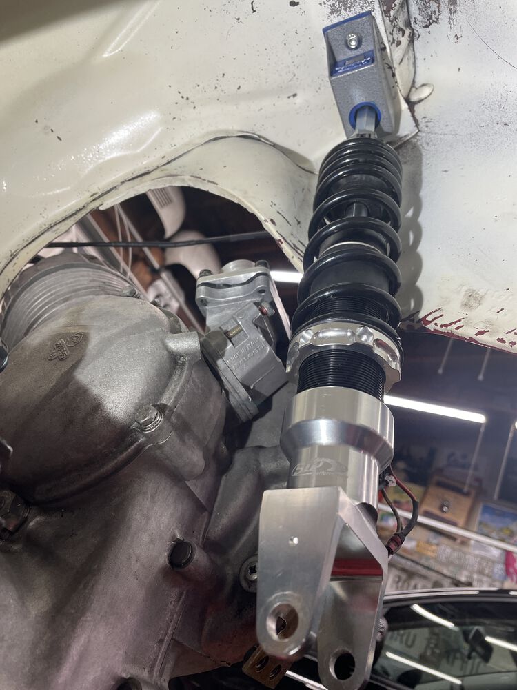 Installed easily into the Clauss Studios upper mount.