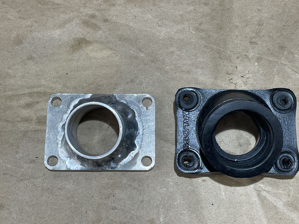 I have 2 options for the carb mount. Alum made my Worb5,  or original Malossi Rubber. The rubber is heavy with a metal plate inside, but they are prone to cracking on the lower edge of the mounting area.
