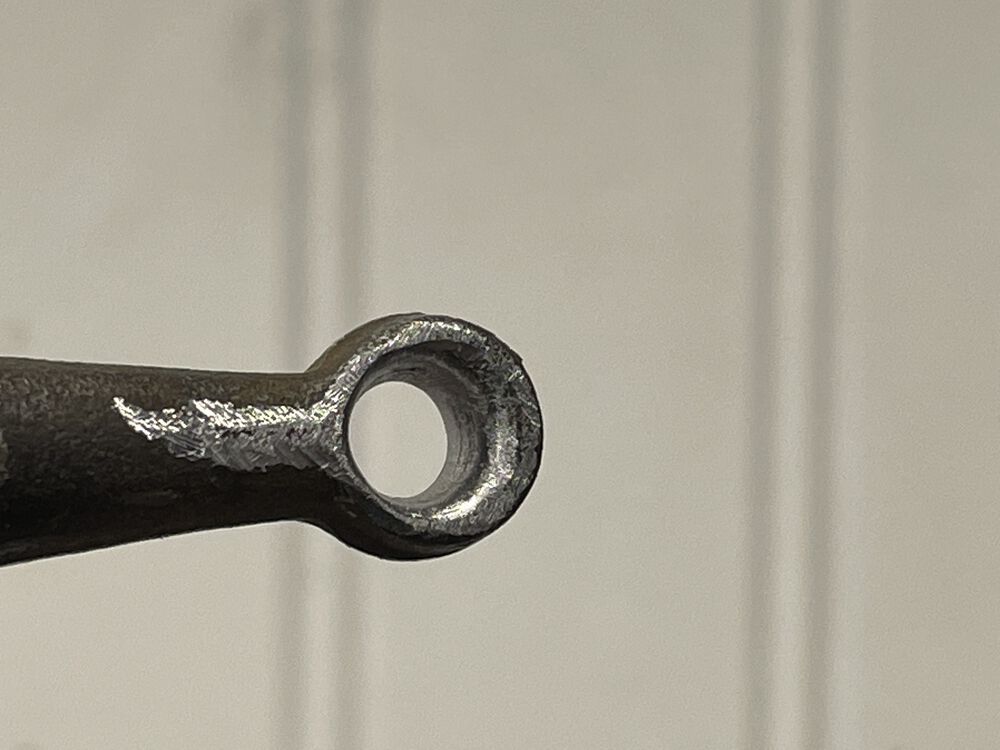 Clutch arm, front side; with smoothed edges and rounded profile