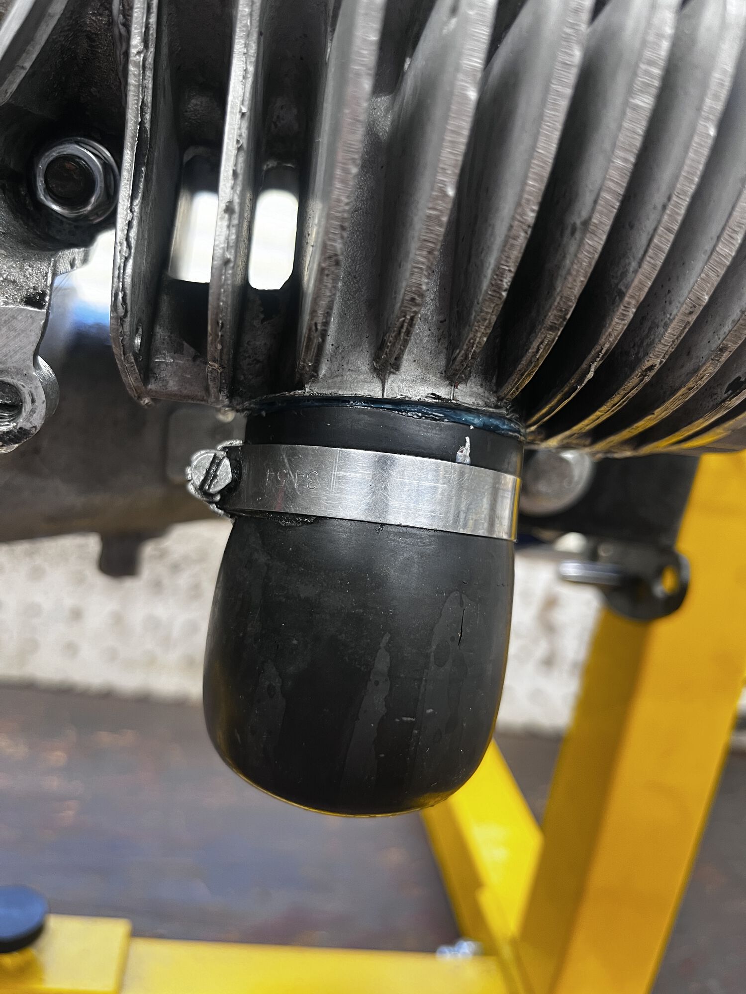 This rubber cap had a tiny tear, which allowed a slow leak the first try. New cap from the stash, and we're GTG