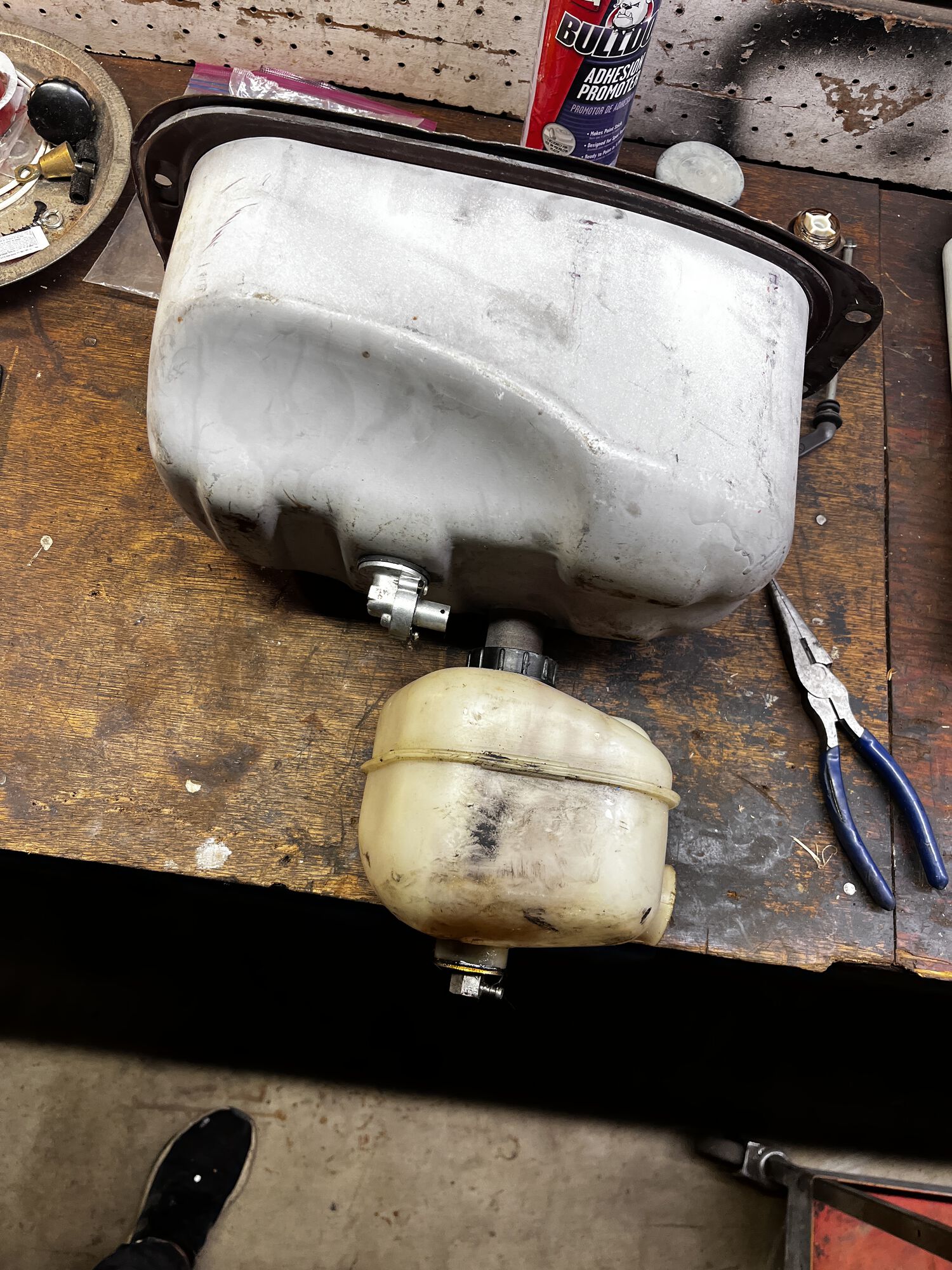 P-series fuel tank, pulled from the lions hoard. Sight glass removed for easy fitting in the GL