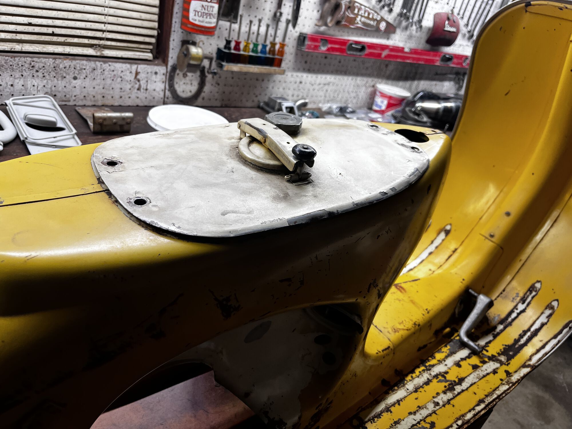 P-series fuel tank, with oil tank; in the GL.