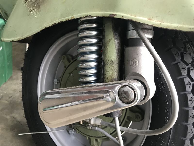 Modern Vespa front suspension improvement for FatAmy