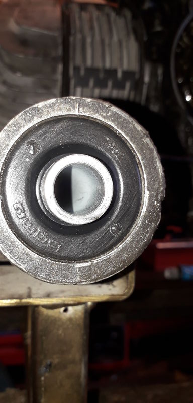 Spare wheel side fitted with unmodified silent block