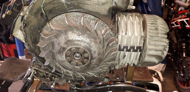 Rebuilt engine with new seals etc, didnt want to make this a pristine clean job as it was against the ethos of the bike