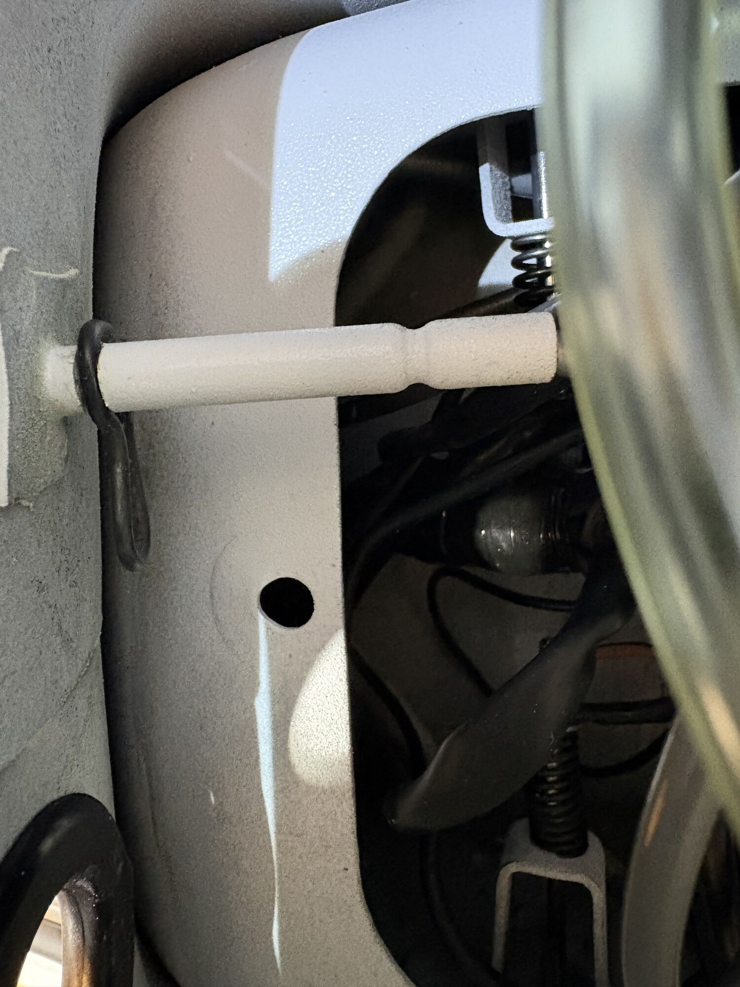 Choke friction clip