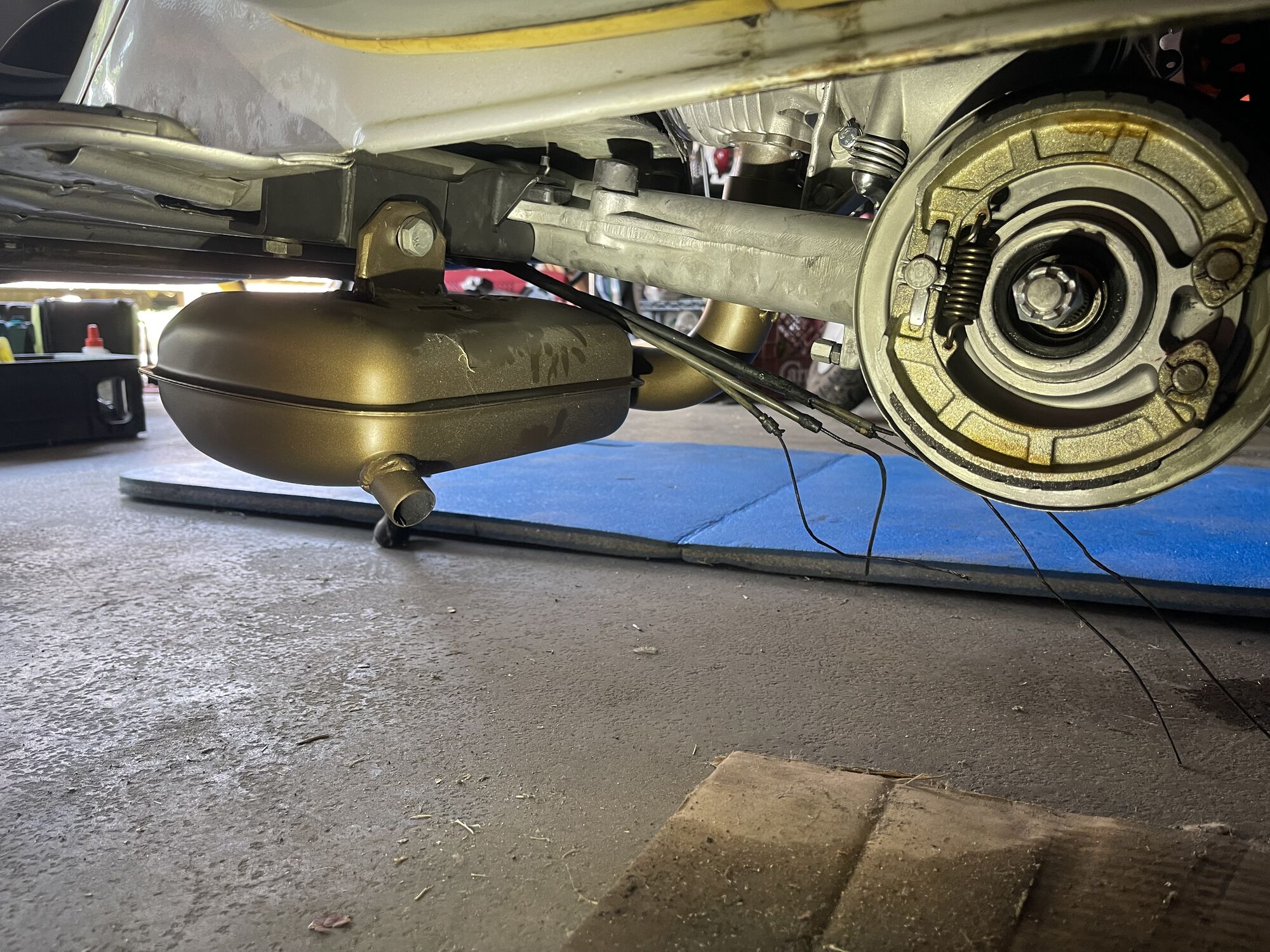 Exhaust bracket