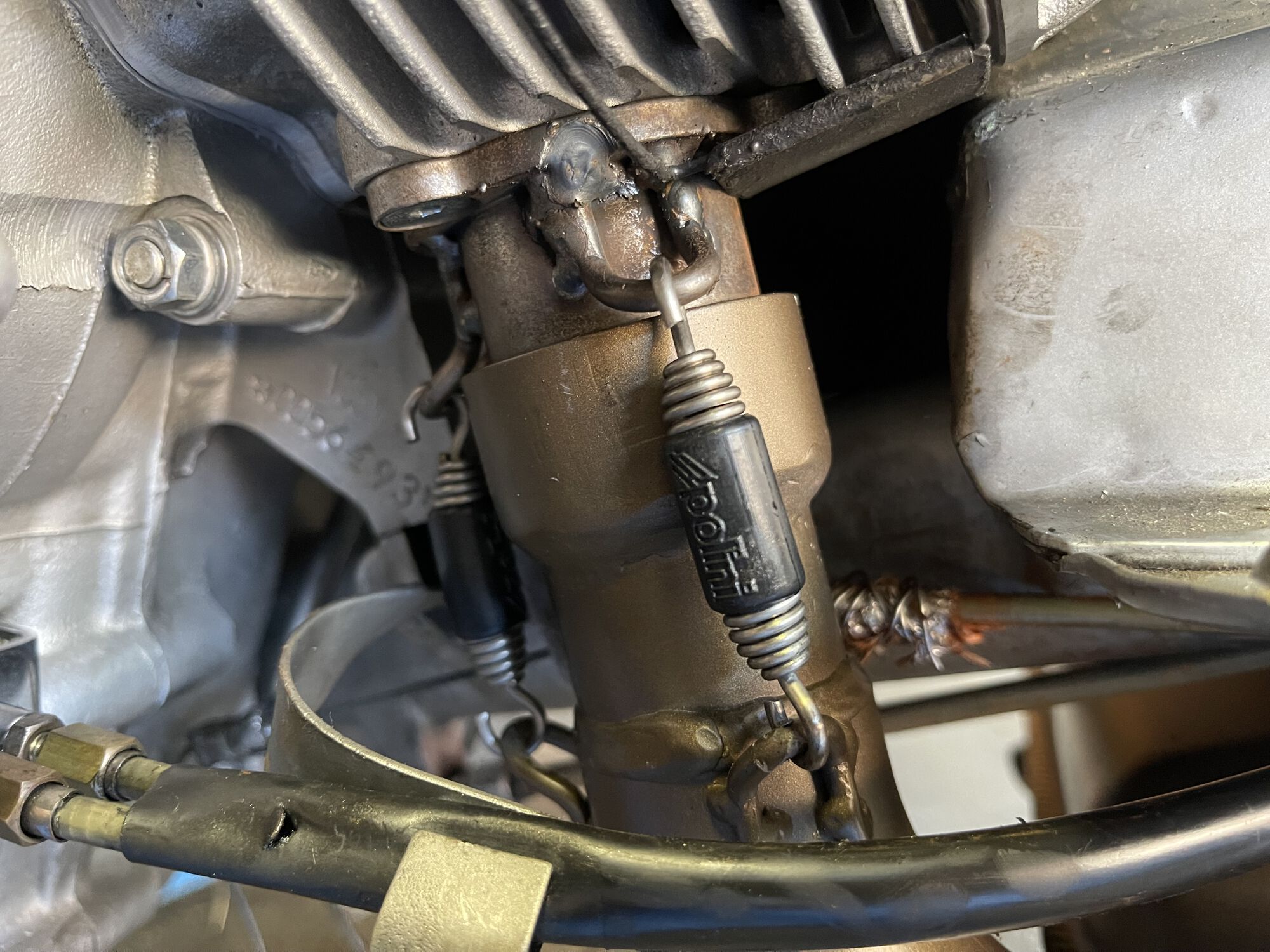 Welded slip exhaust connector and springs