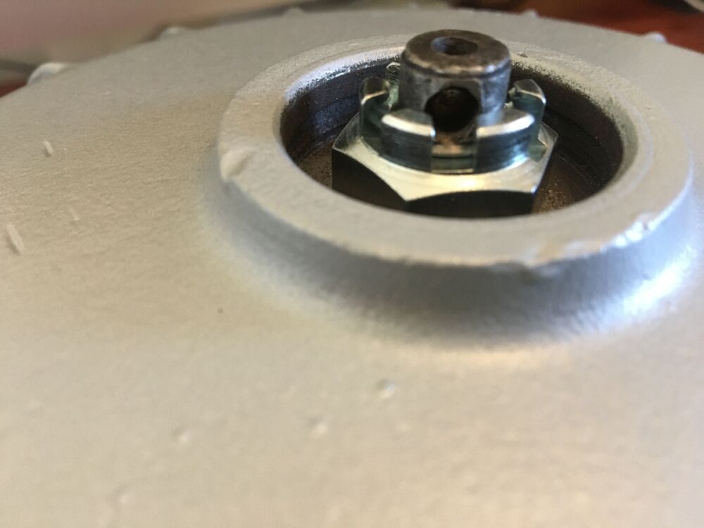Without. It threads too far down, and the hub is wobbly.