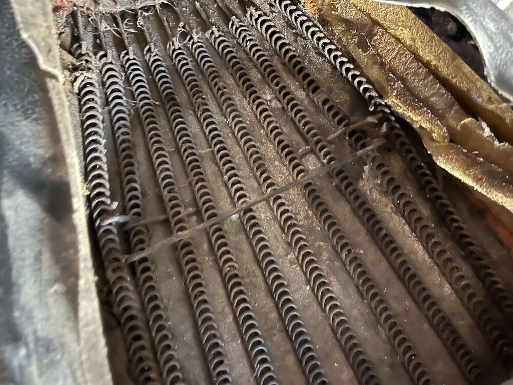 ok. looks like it goes to a different set of springs.