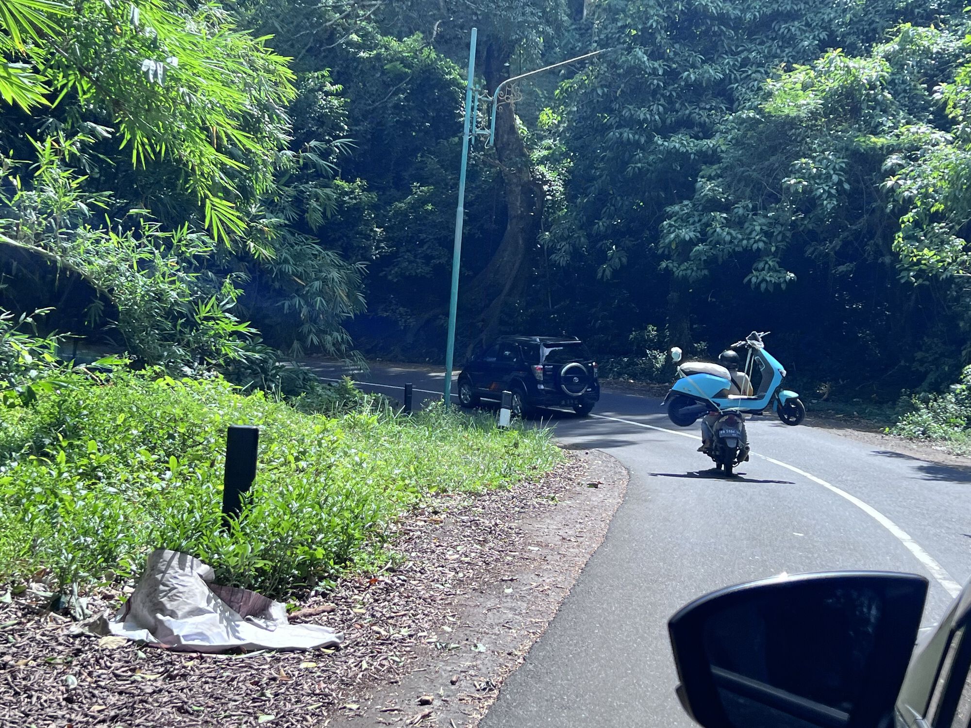several hints: heaps of trash at the side of the road, reckless scooterists, left hand traffic… (and no, it's NOT the West Island)