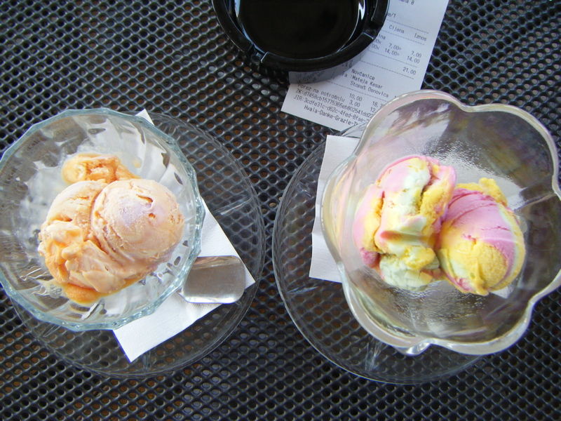 Dalmatian ice cream (L)