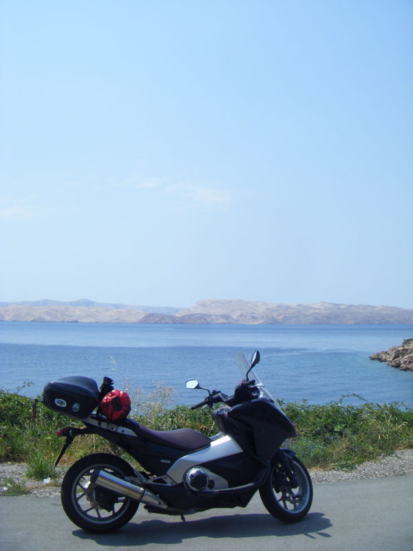 The coast road near Karlobag