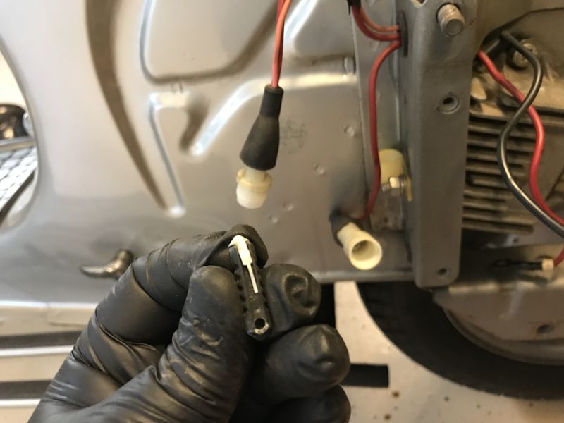 Modern Vespa : Circuit breaker vs fuse