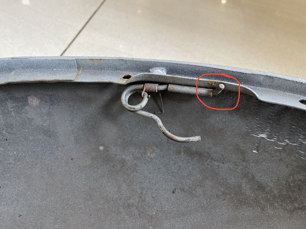 This is rusted solid. Presumably the best course of action is to just heat up the bend to make it straight, remove and make good?