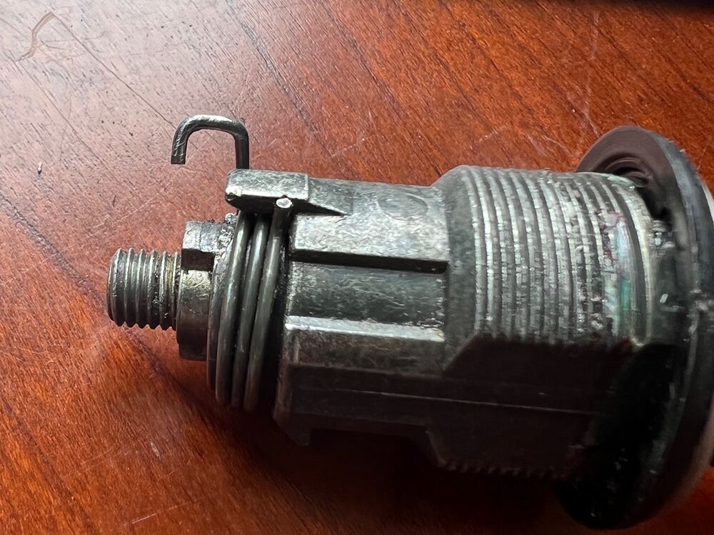 Modern Vespa : Lock issue- Top Box Lock not catching