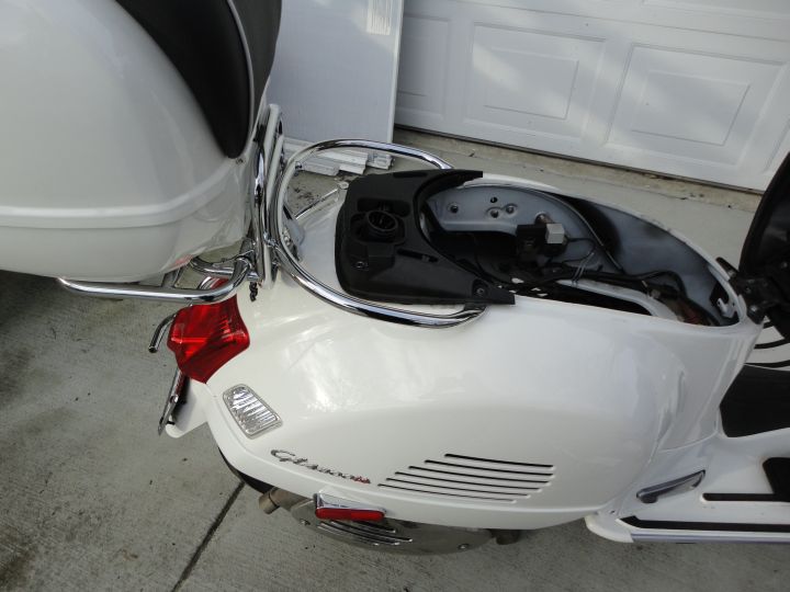 Remove RH crash bar if fitted.