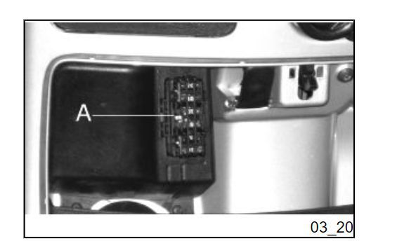 Modern Vespa : GTS 250 2006 headlight fuse location.
