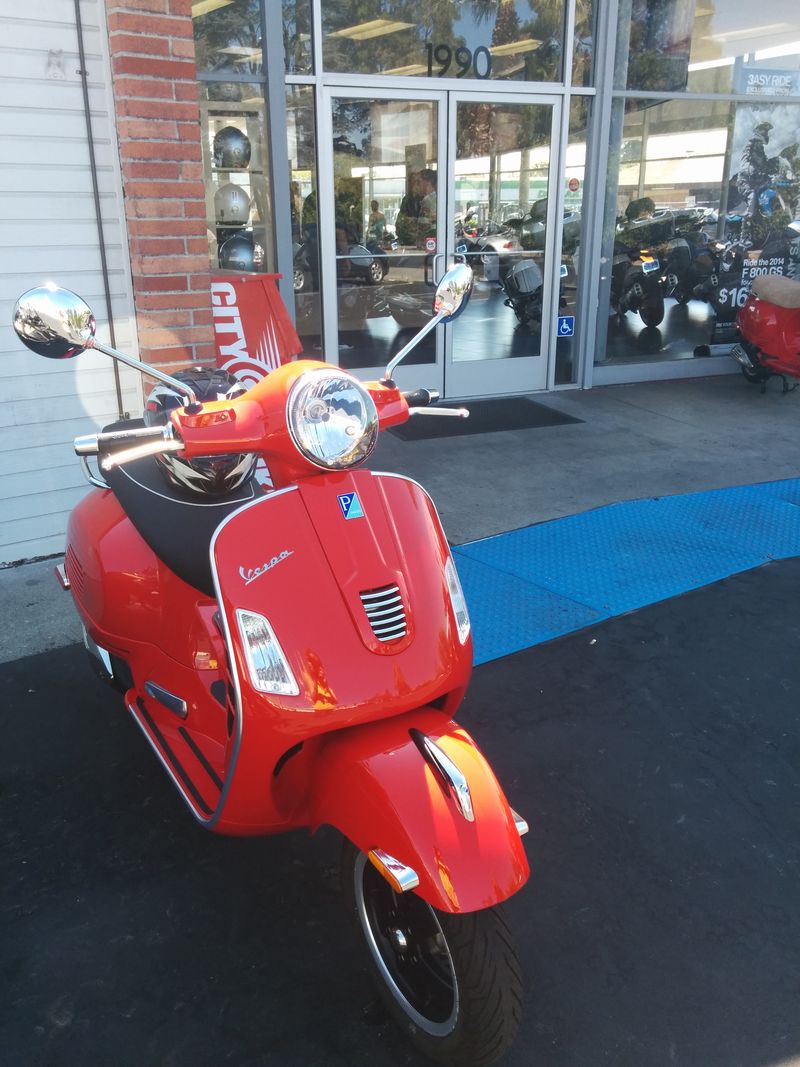 Modern Vespa [Bay Area / CA] For sale 2014 Red Vespa GTS 300 Super