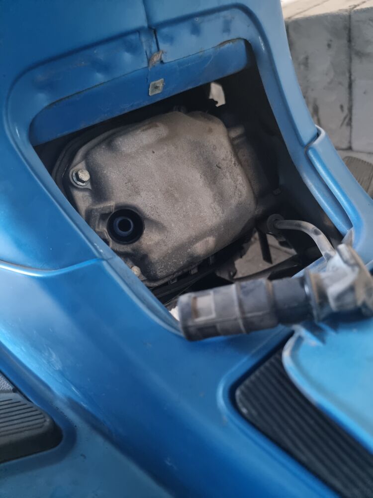 Modern Vespa Help removing my dropped spark plug inside the engine