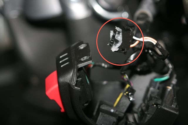 Open connector with dielectric grease around the outside.