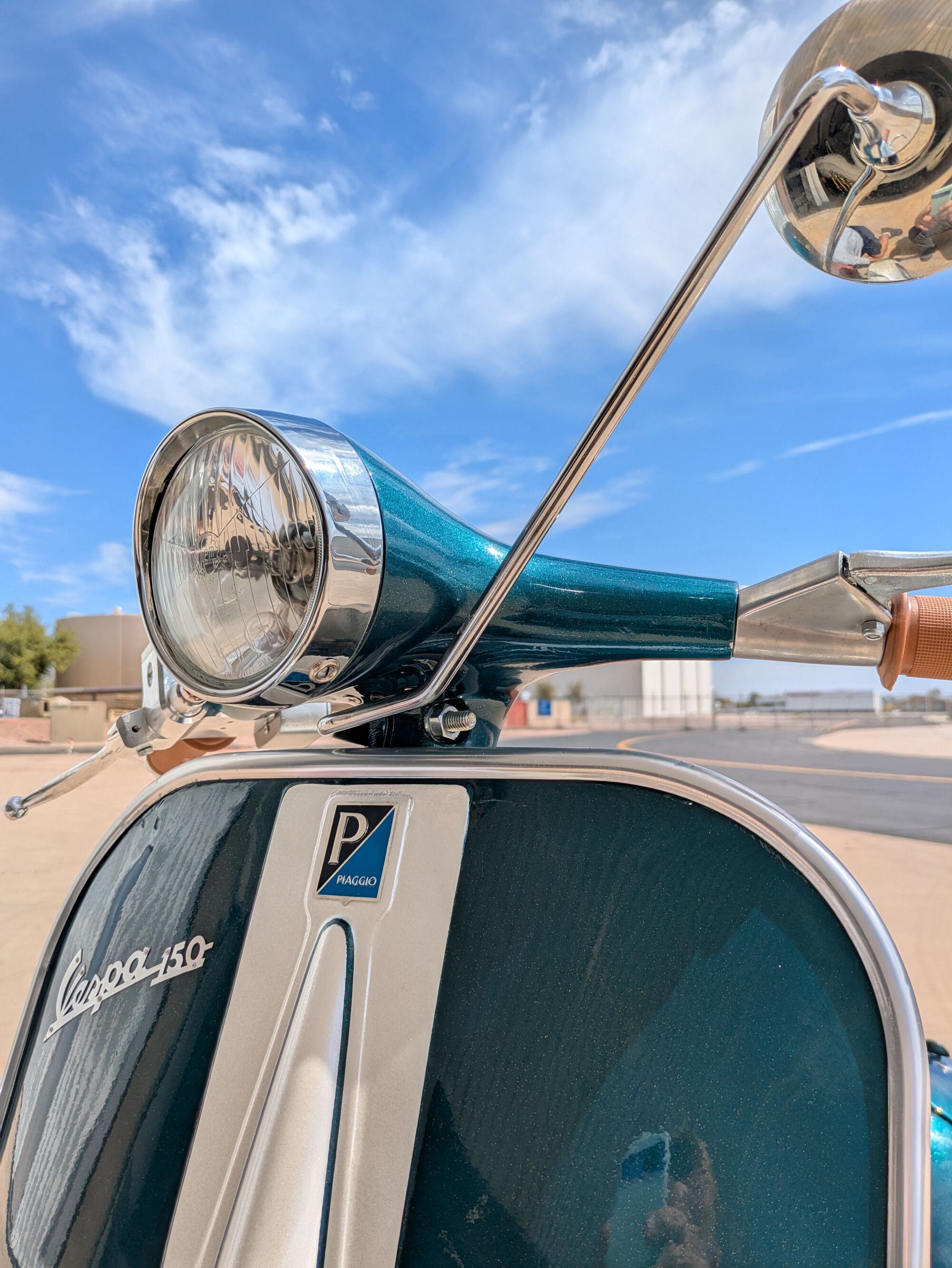 The mirror is a special piece held on by the headset pinch bolt.  Nice and clean.