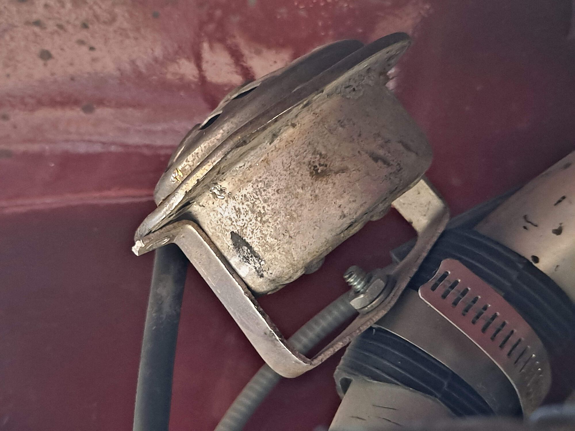 Weird college brain strikes again.  Cheap fog light I found fit nicely in the horn well, and so why not mount the horn under the fender?