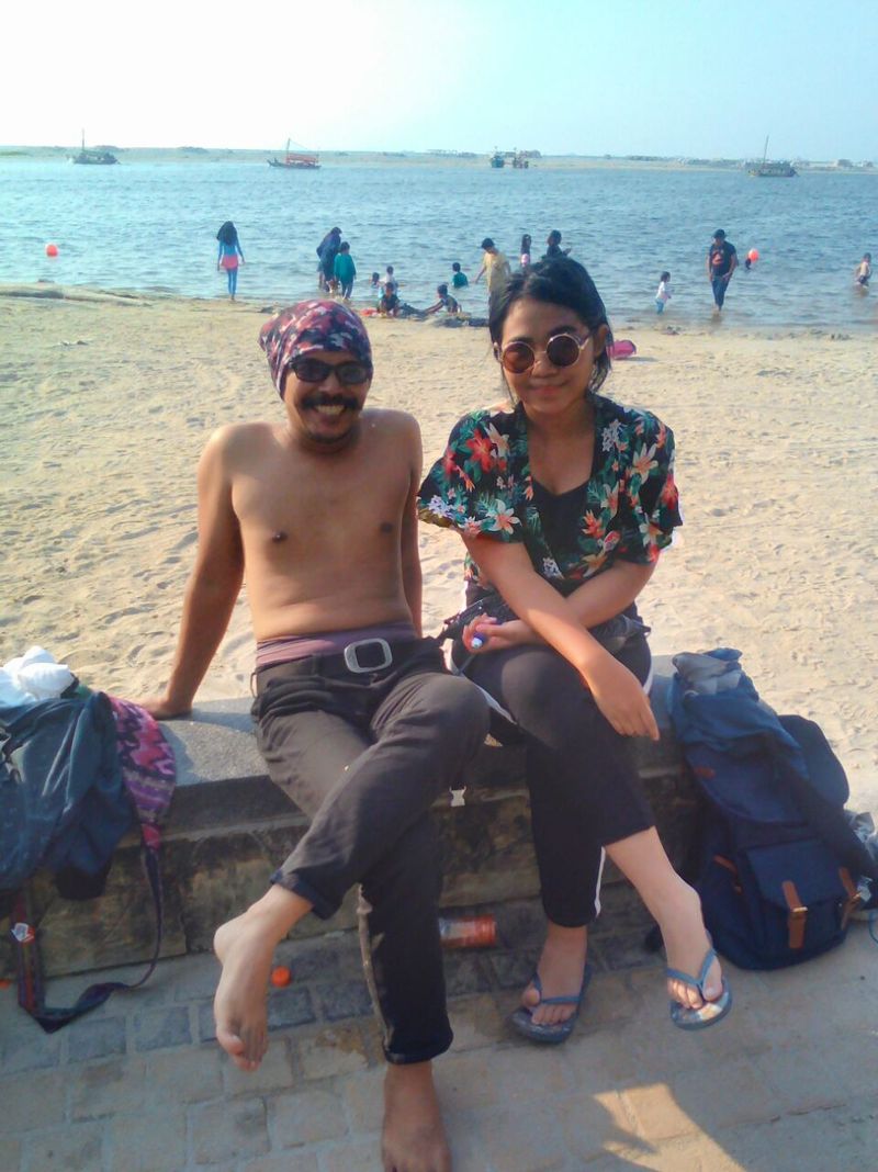 its not fun at all to went to the beach without swiming.. am i right, nor does the joke was on me.. cause everyone seem smile gigling seeing me :lol: