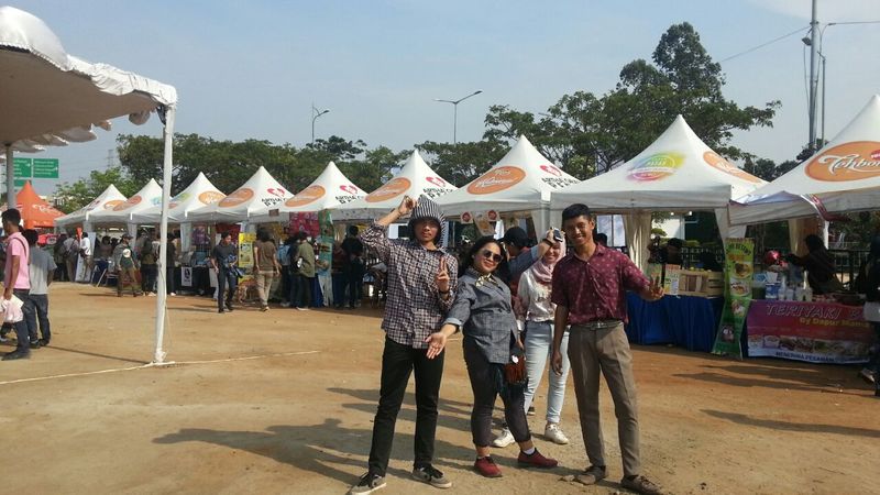 meet a neighbours there as well