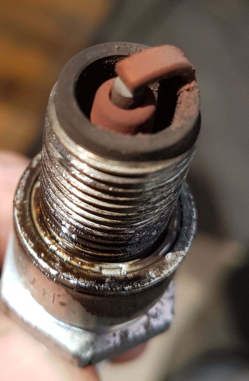 Modern Vespa Spark plug help.