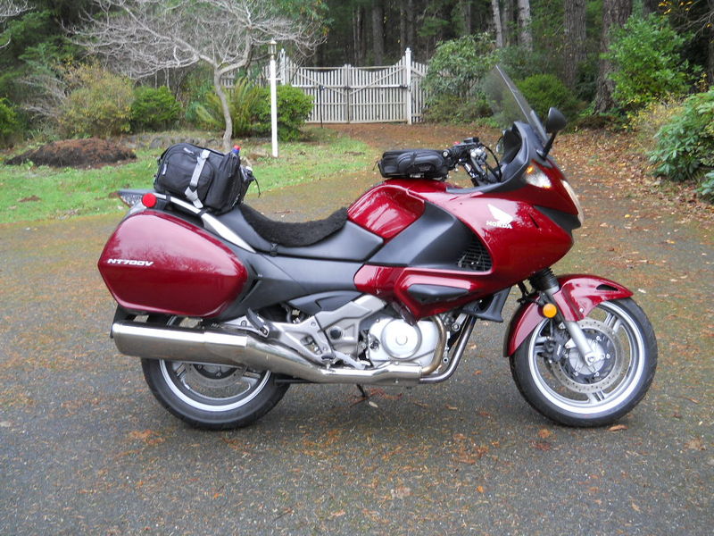 Red Girl - New York 2011 - Small size MotoFizz tail bag works good as backrest.