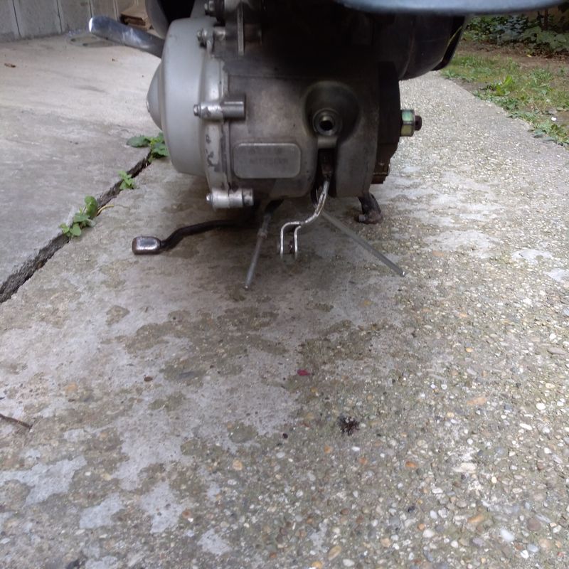 Gearbox oil change is easy without the wheel