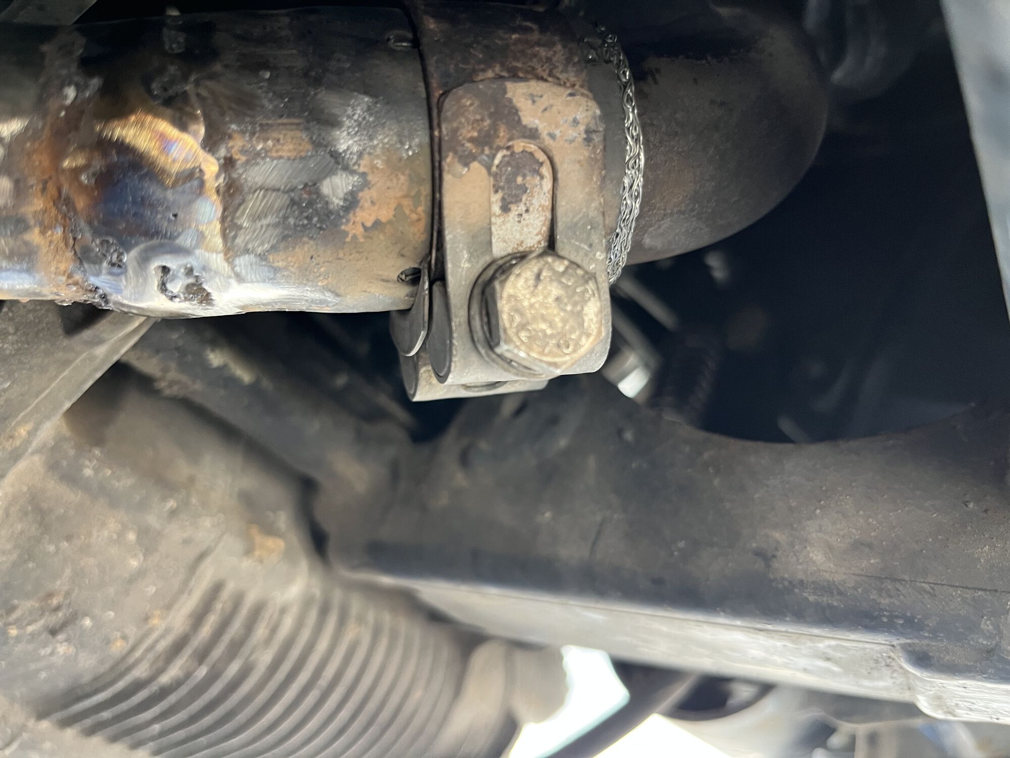 System set. Not sure if it's ok if the gasket is a little out of the muffler head, but the hard noise is over and didn't feel any gas when I put my hand once I started the bike