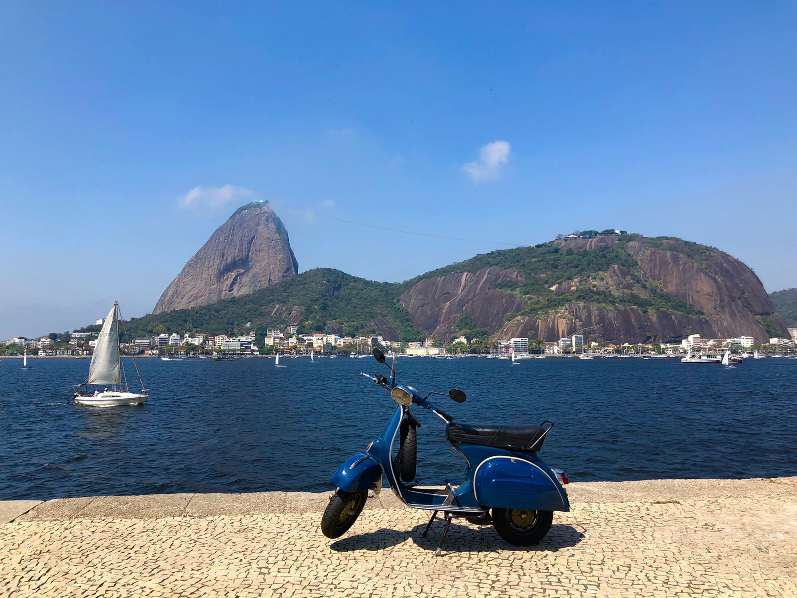 The Pão de Açúcar mountain and the Guanabara bay.