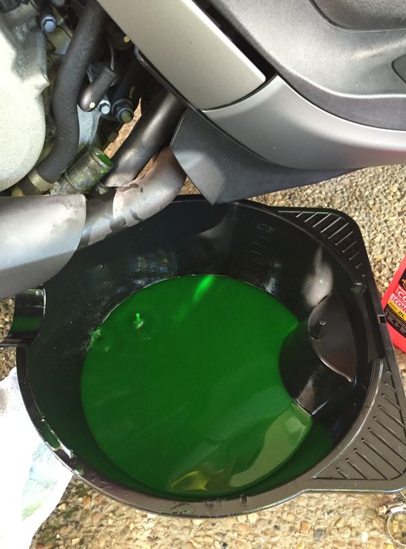 Modern Vespa BV 350 coolant change and flush