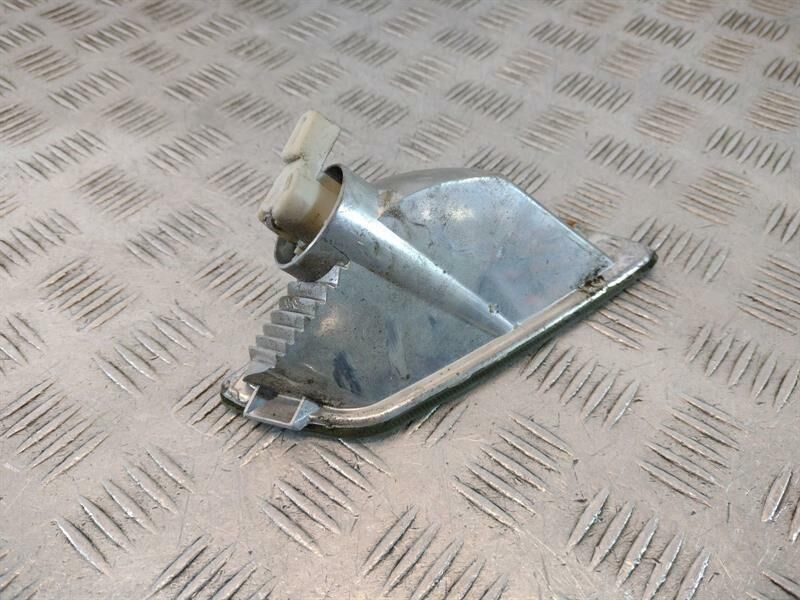 Single bulb light fitting