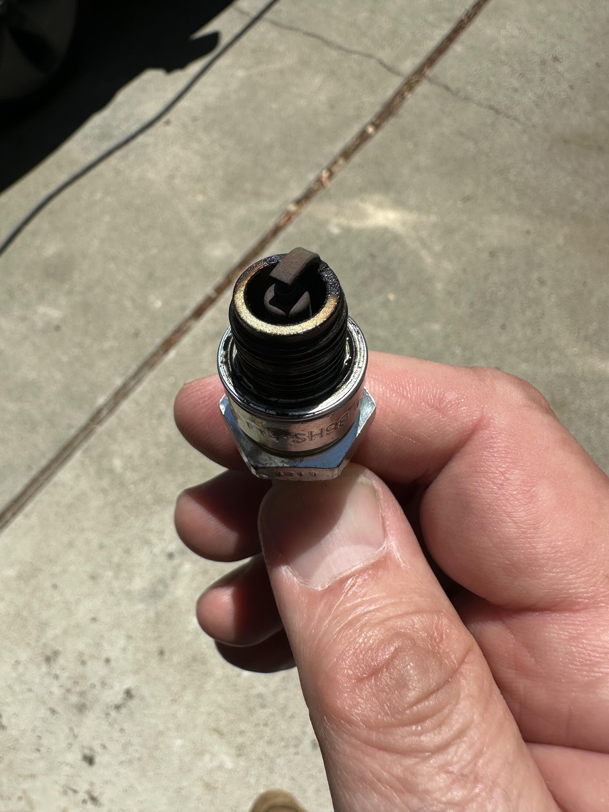 B6HS plug after about 160 km. I think this is how it's supposed to look?